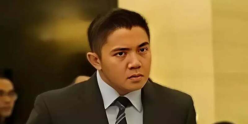 Seskab Teddy Dikenal Publik Karena Paling Aktif Bantu Presiden