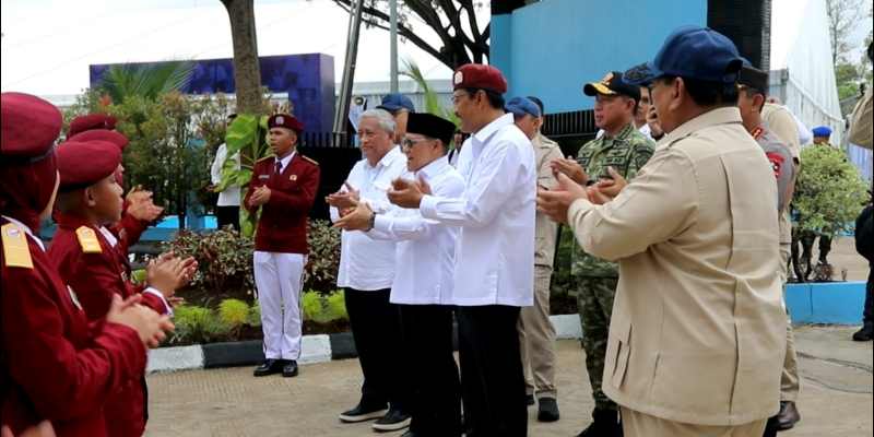 Prabowo Rayakan Ultah Murid Sekolah Rakyat, Ajak Siswa Nyanyi Bersama
